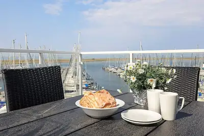 Image de Appartement avec vue panoramique sur la marina