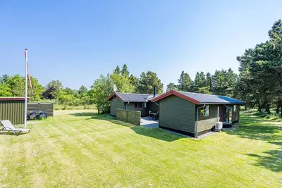 Image de Chalet isole au pin-By Traum