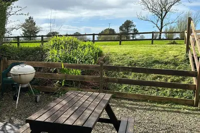 Image de Cosy cottage in a quiet location overlooking the golf course to the sea