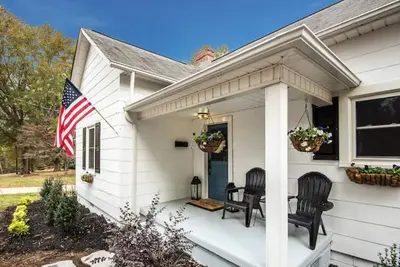 Image de Southern Charm Cottage- Historic 2 bed 1 bath refuge in Hickory