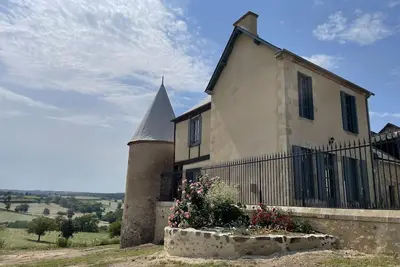 Image de Demeure de caractère avec piscine et parking, animaux admis, wifi