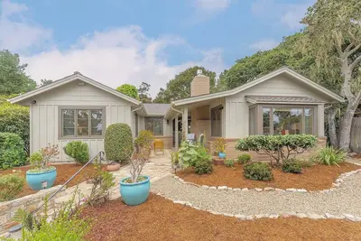 Image de 3899 On A Lark - Lovely Garden, Walk to Downtown