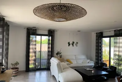 Image de Villa 4 Personnes Avec Piscine en bois et Jardin au Calme
