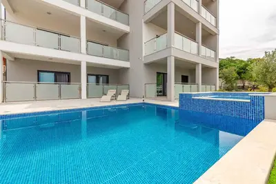 Villa 80m from the beach with the big pool in garden