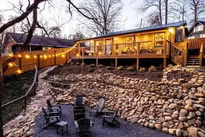 Image de Free Dollywood Tix/DogFriendly/2Min2Parkway/Loaded