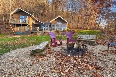 Image de Mississippi River waterfront cabin just steps from the beach and boat launch