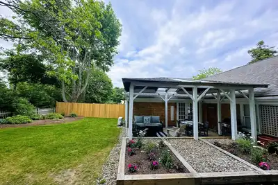 Image de Location, Location, Location! Newly renovated, in the heart of Dennis Village!