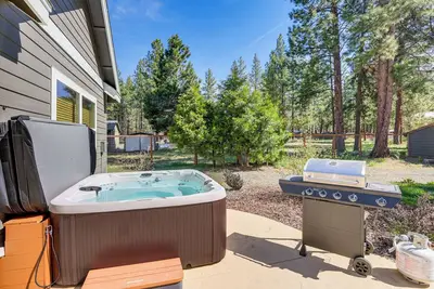 Image de Pet-Friendly Oregon Retreat w\/ Patio & Hot Tub!
