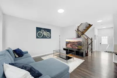 Image de Entire Two Storey+4 Bed+Ping-Pong+65\" Tv+Enclosed Backyard