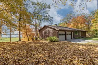 Image de The Blu Casa - Family Home, Private Lake, 4 King Beds, 2300 sq ft, 2 patios