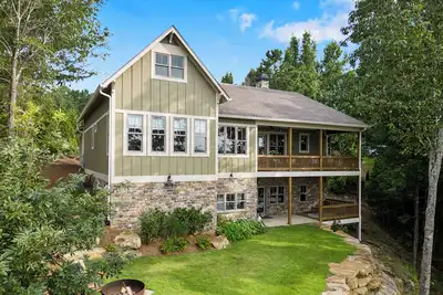 Image de Lakeside Getaway at Chateau Marlowe - the perfect location for a family retreat!