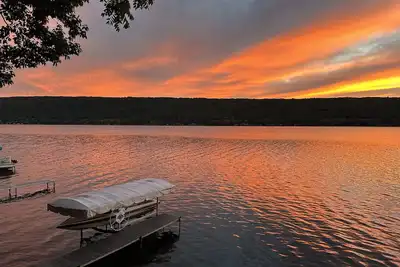 Image de Lovely Honeoye Lake home w/gorgeous sunsets! Family Friendly-Deck, dock, kayaks!
