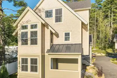 Image de Winnipesaukee Lakefront Getaway with Private Dock