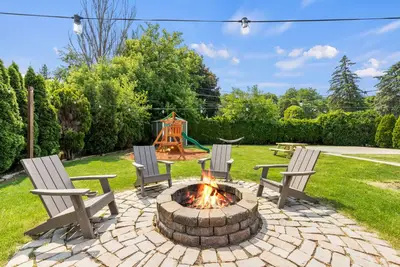 Image de Group Getaway Retreat: Hot tub, Game Room, Cinema & Firepit