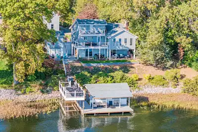 Image de Remodeled Lake Retreat w/ expansive main lake views with amazing amenities!