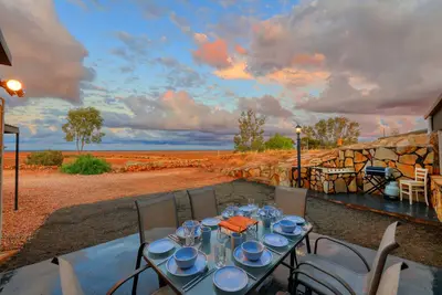 Image de Underground Dugout - Outback Plains View