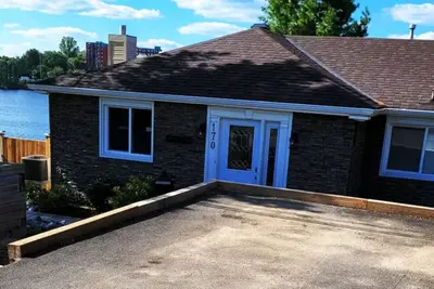 Amazing 3 bedroom waterfront  cottage!