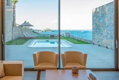 Image de Villa situated on the hills of Mades for unforgetable moments within luxury!