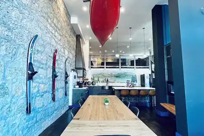 Image de Stylish large Litch Hotel getaway with amenities for all