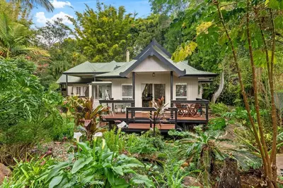 Elevata Villa at Montville - Quite Private 3 Bed Villa set in Tropical Garden
