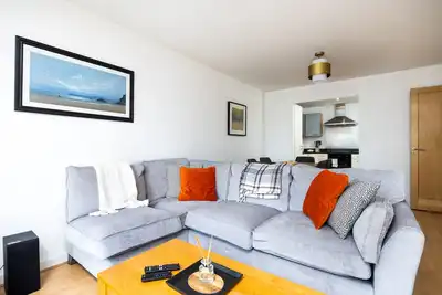 Lovely 2 Br Apartment With Balcony