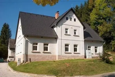 Image de Maison de vacances moderne Ă Vidochov avec piscine