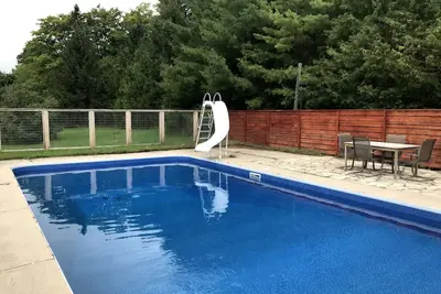 Image de 4 bedroom farmhouse with pool in country setting near Blue Mountain Resort