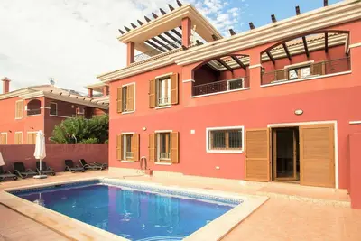 Image de Maison de vacances moderne avec piscine privée