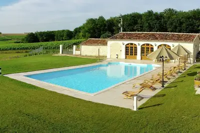 Image de Manoir à Saint-Preuil avec piscine et sauna