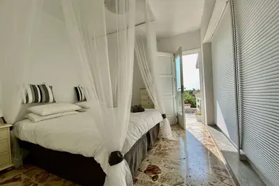 Image de Villa right on the beach. Designed to step off the world directly onto the beach