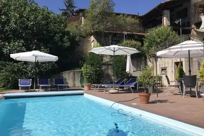 Image de Studio à Bastia Mondovì avec piscine et vignoble