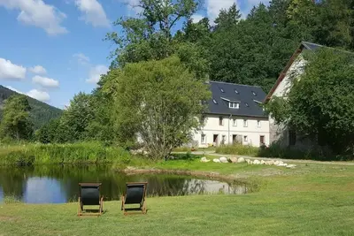 Spacieuse ferme polonaise authentique dans un beau paysage