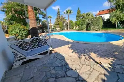 Image de Mediterranean Poolside Garden Cottage