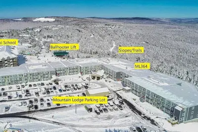 Image de Ski In/Out condo at Mountain Lodge, sleeps 4!