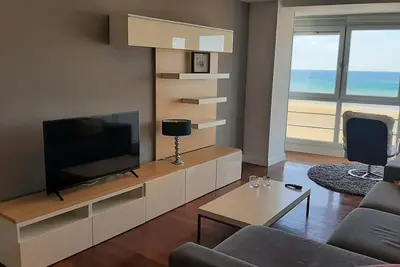 Image de Appartement Bañeru 3 - Logement au 1ère ligne de plage, centre ville by Egona