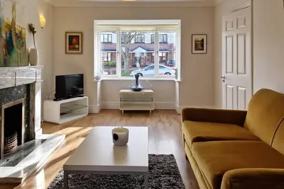 Image de 2 minute walk to Luas (tram)!