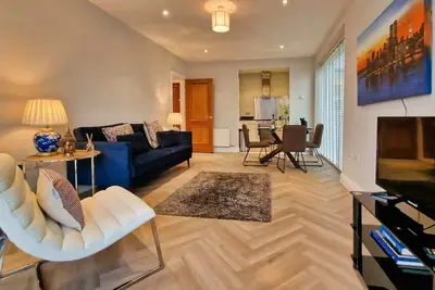 Luxury apartment, walking distance to city centre.