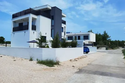 Image de New modern villa with heated pool, Gym, Hot tub/Jacuzzi