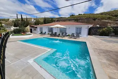 Villa La Paz con piscina y yacuzzy integrado