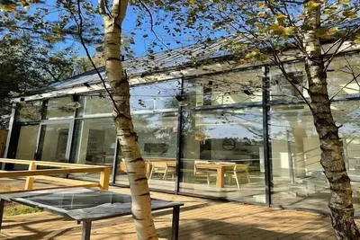 Image de Maison de vacances moderne à Kamień et jardin