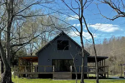 Image de Serene & Cozy Cabin in Middle Tennessee - Wrap Around Deck - Pet Friendly