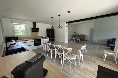 Image de Maison climatisée, spacieuse, au calme entre Lac, Océan et Bassin. . .