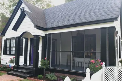 Image de The Moise Manor, a 1934 Bungalow, centrally located in the heart of Sumter.