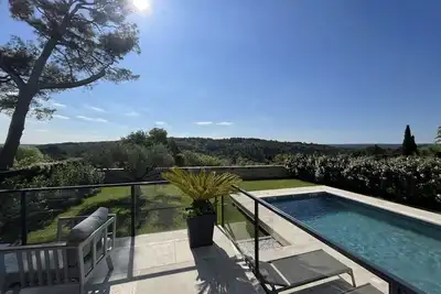Image de Villa Perrine: vue panoramique, piscine, spa, en centre ville d'Uzès