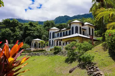 Image de Resort style Villa with amazing Pool and Gardens!