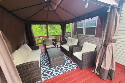 Image de Swim. Sleep. Repeat. at The Happy Place Cottage at Sherkston Shores, Lake Erie