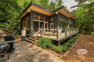 Image de 3 bedroom 2 bath cottage on Lake of Bays