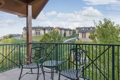 Image de 2 Bedroom Lockoff Condo w/ 2 Living Areas, 2 Kitchens, in Great Smoky Mountains!