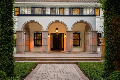 Image de Casablanca de Olmito Historic home from the 1920s