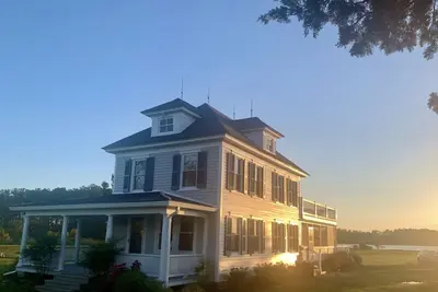 Image de Historic Farmhouse on the Chesapeake Bay! Panoramic Waterfront Sunsets. 🌅